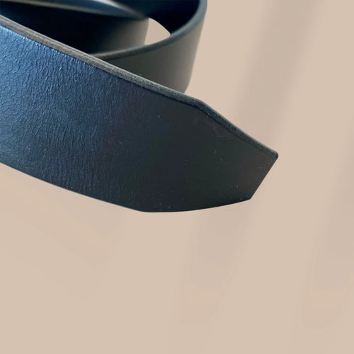 Détail couture sellier ceinture Cronos cuir pleine fleur – artisanat équestre | Constel'Hope
