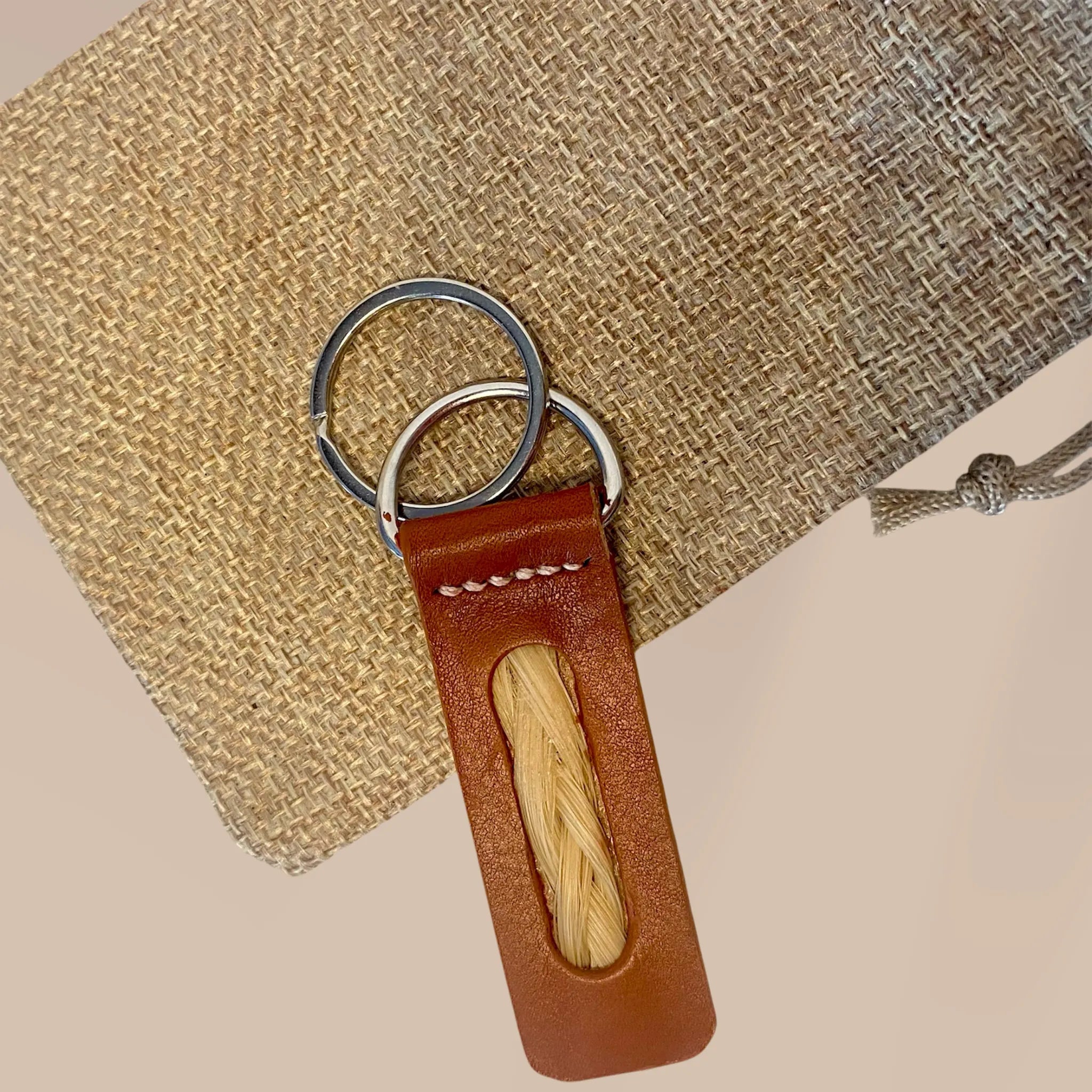 Porte-clé Spirit artisanal cuir et crin – cadeau cavalière fait main France | Constel'Hope